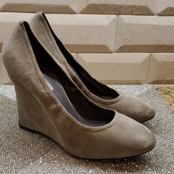 VERA WANG LAVENDER - Suede Wedges  - Size 9 1/2 - Picture 1 of 7